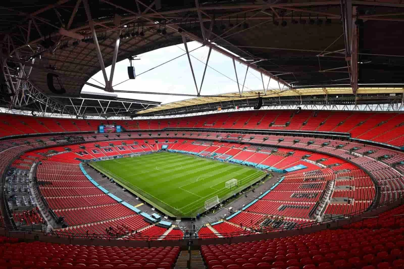 SVĐ bóng đá lớn nhất nước Anh là Wembley có sức chứa 90.000 người